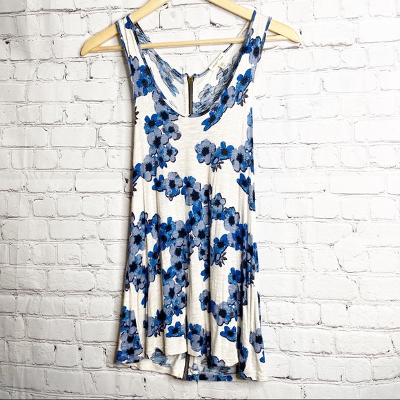 silence + noise Tops - Silence + Noise | UA Blue Floral Zip Back Tank